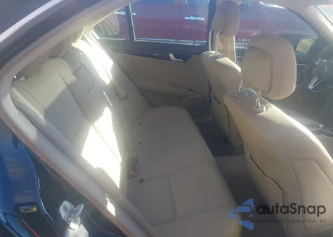 2014 Mercedes-Benz C 250 из США, поврежденный, VIN WDDGF4HB9EA963433